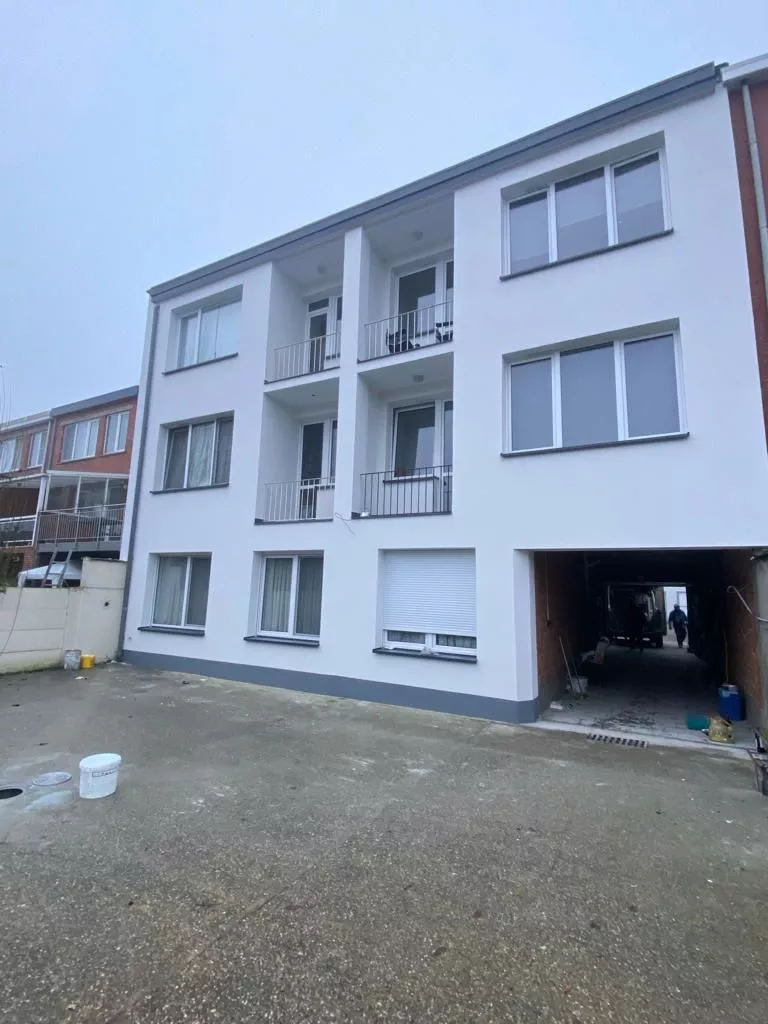 Gevelisolatie door Reno Wall Construct in Antwerpen, appartementsgebouw na de werken