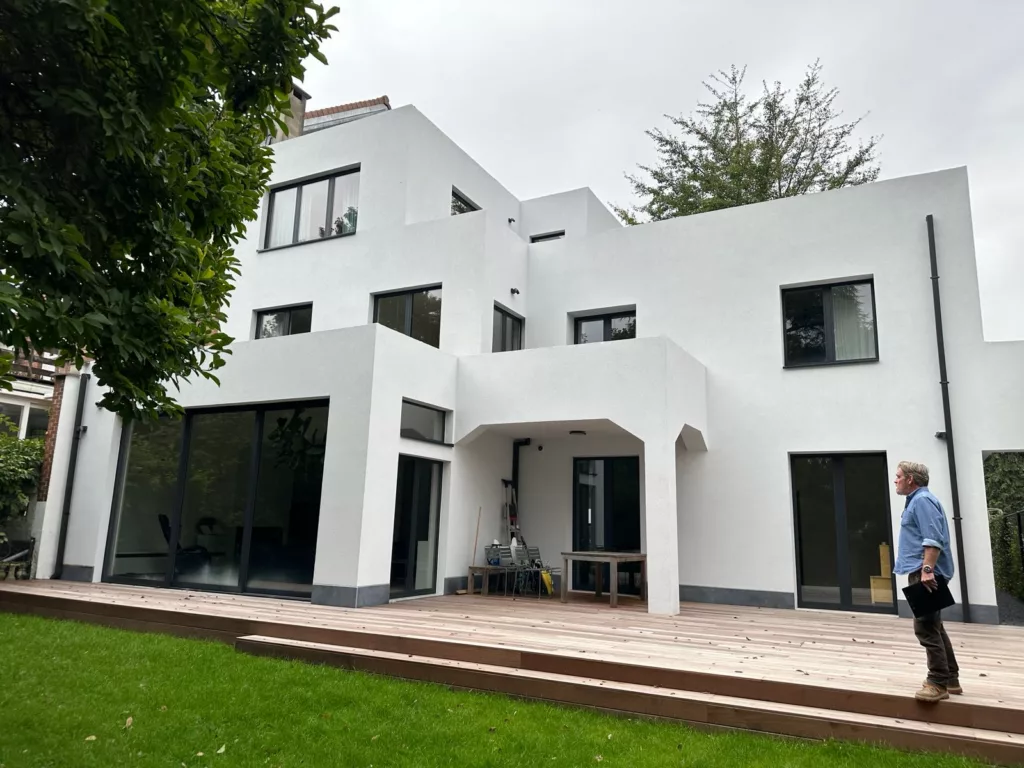 Gevelrenovatie met crepi door Reno Wall Construct in Woluwe, na de werken